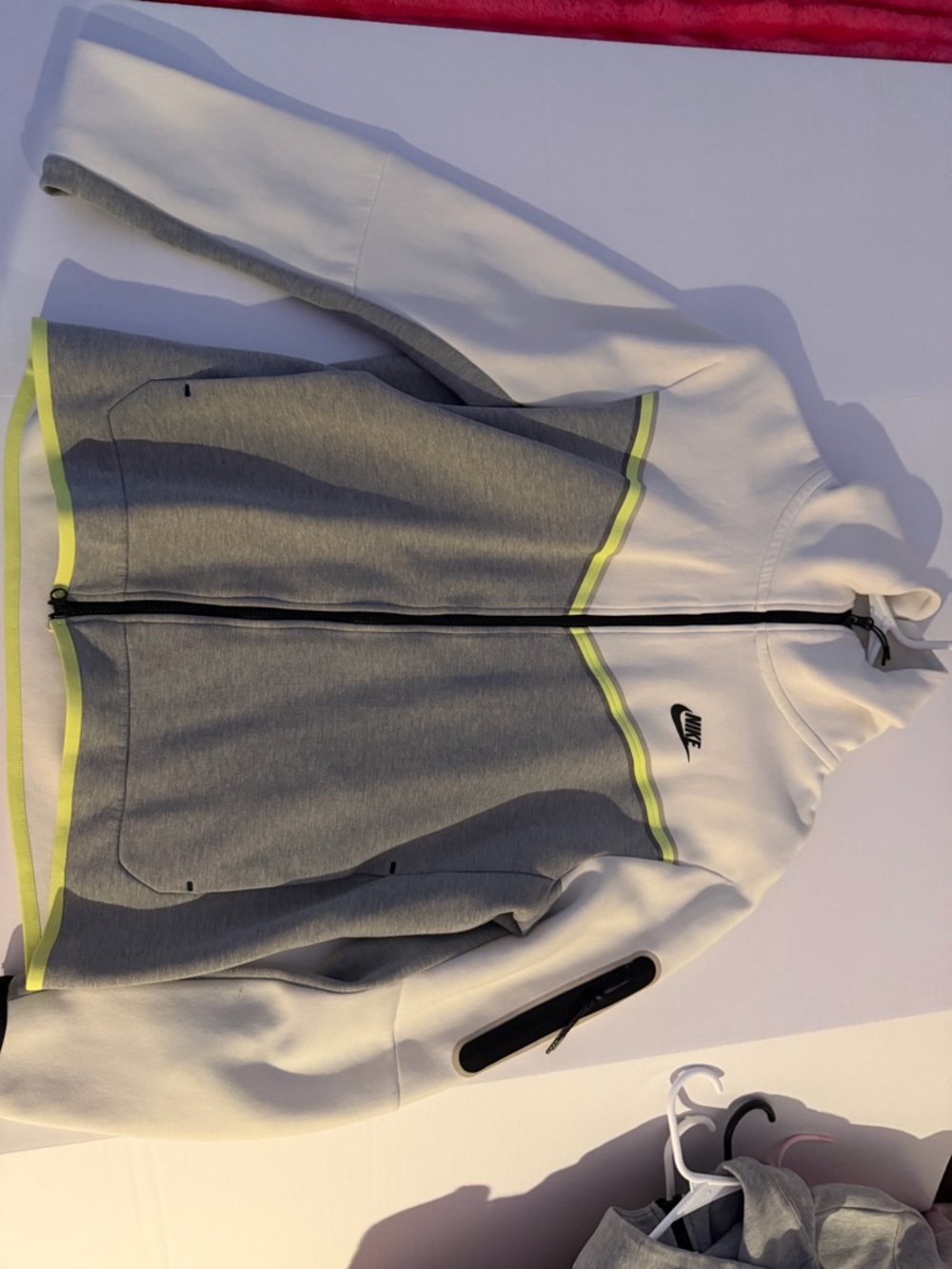 Nike Tech: Gray, White, Green